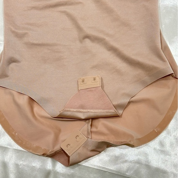 Spanx Suit Your Fancy Bodysuit Strapless Cupped Brief Convertible Tan Small - Picture 9 of 15
